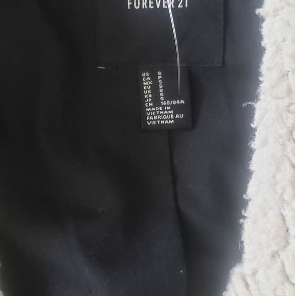 Warm and cute Camo Utility Jacket with Sherpa Collar - Picture 2 of 2